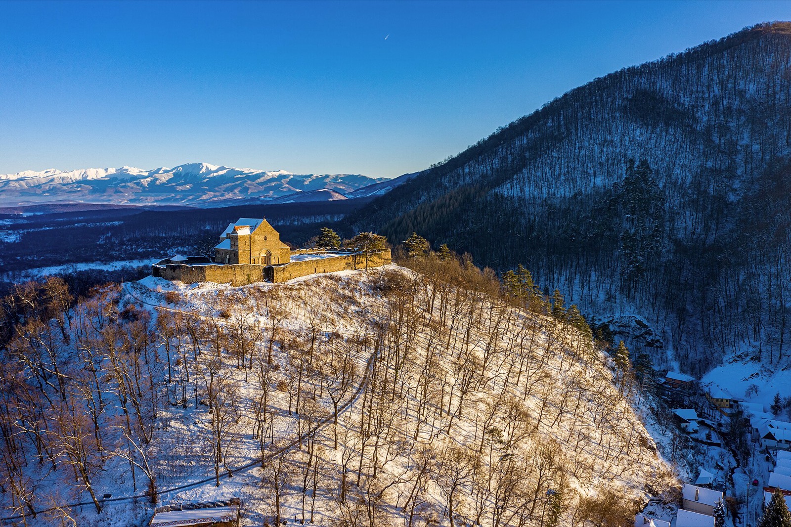 Hill with the citadel in winter
